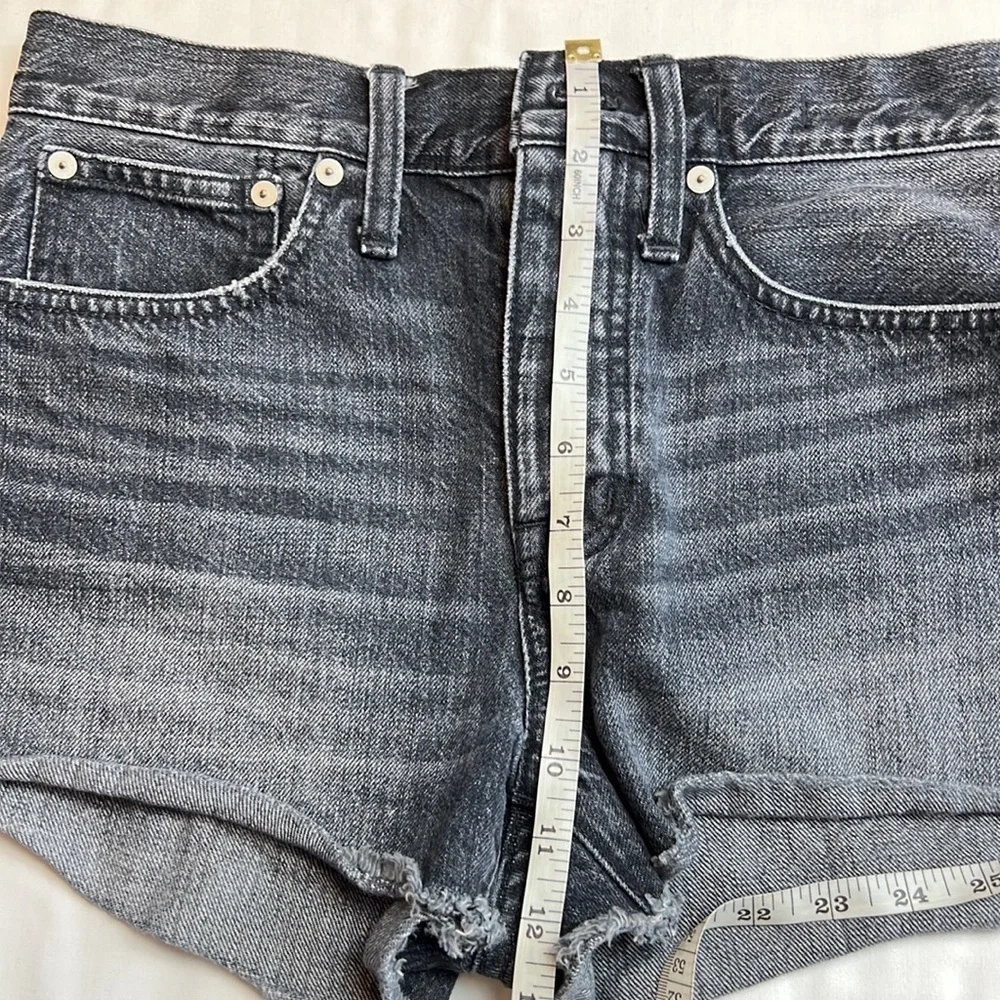 Madewell hi rise buttonFly  frayed denim shorts